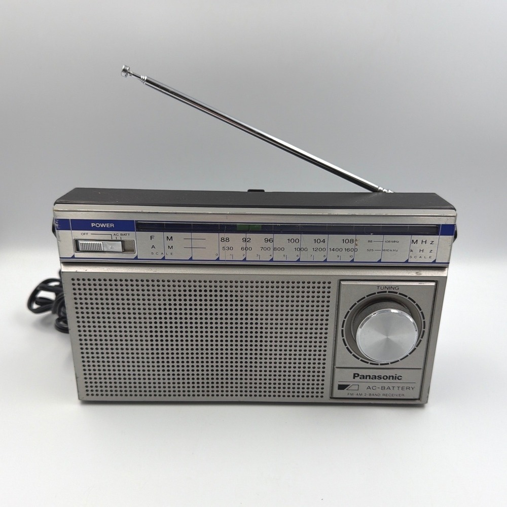 Vintage Panasonic AM FM Portable Radio AC RF-557 Silver Tested Works PLZ Read!